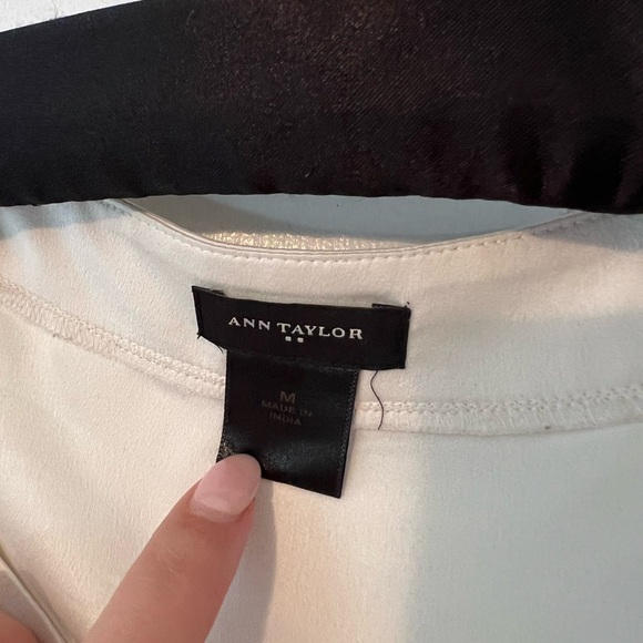 BUNDLE! 5 Items - Size Medium 🔥 - Picture 11 of 11